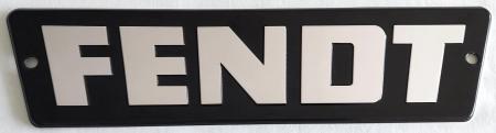 Schild für Fendt am Kühlergrill