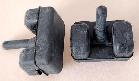 2 Stück Haubenauflagegummi für Deutz 06