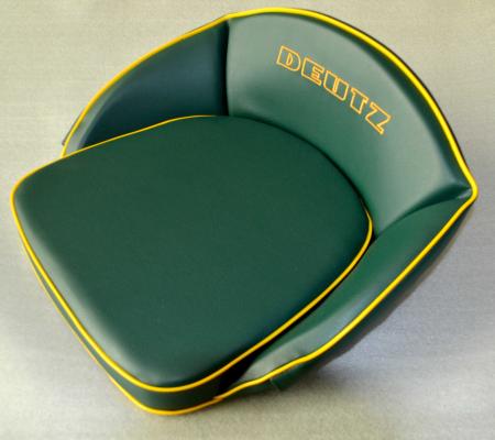 Preview: Traktor - Sitzkissen Niedriglehner grün für Deutz mit Aufschrift gestickt