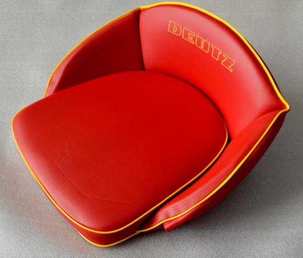 Traktor - Sitzkissen Niedriglehner rot für Deutz mit Aufschrift gestickt